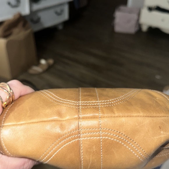 Coach authentic vintage camel tan leather with silver hardware cute lil bag - Picture 6 of 13